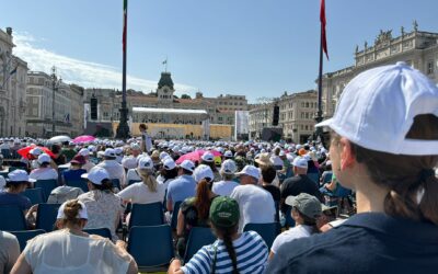 Papa Francesco in visita a Trieste in occasione della 50ª edizione delle Settimane Sociali dei cattolici in Italia, presenti anche i volontari e le volontarie di Donk HM odv